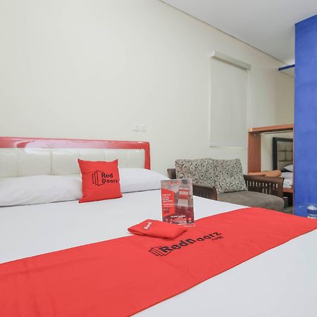 Reddoorz Plus @ Jalan Pemuda Jakarta Exterior foto