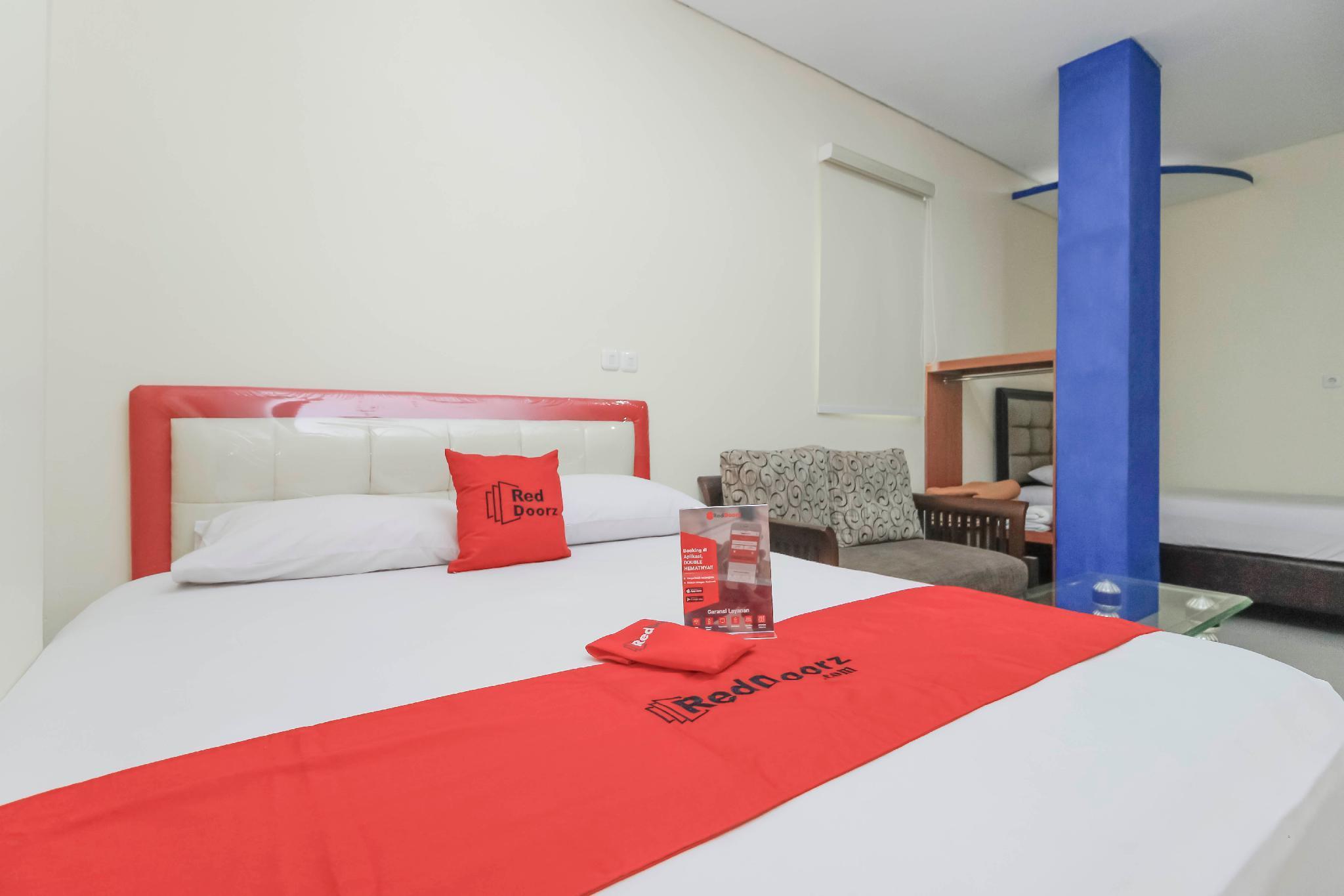 Reddoorz Plus @ Jalan Pemuda Jakarta Exterior foto