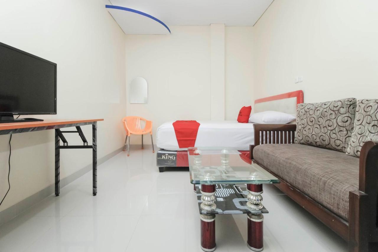 Reddoorz Plus @ Jalan Pemuda Jakarta Exterior foto